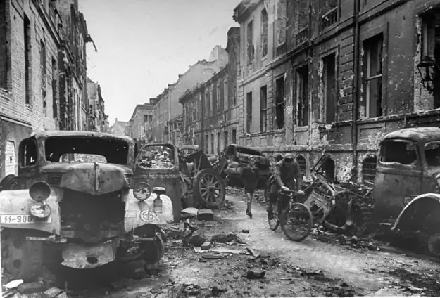 The-Destroyed-Berlin-in-1945-40